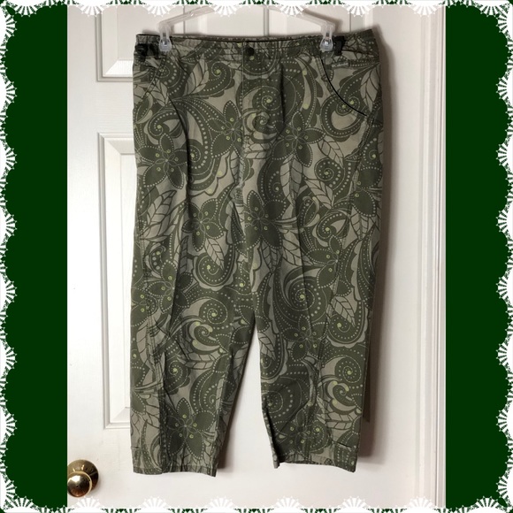 Columbia Pants - Camo Capris by Columbia